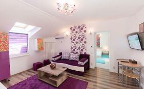 Queen Holiday Apartment